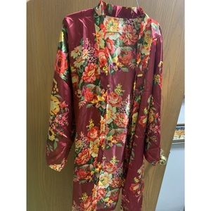 One size fits all silk robe